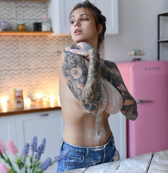 Russian Model Evgenia Talanina Displays Her Artistic Natural Hot Body
