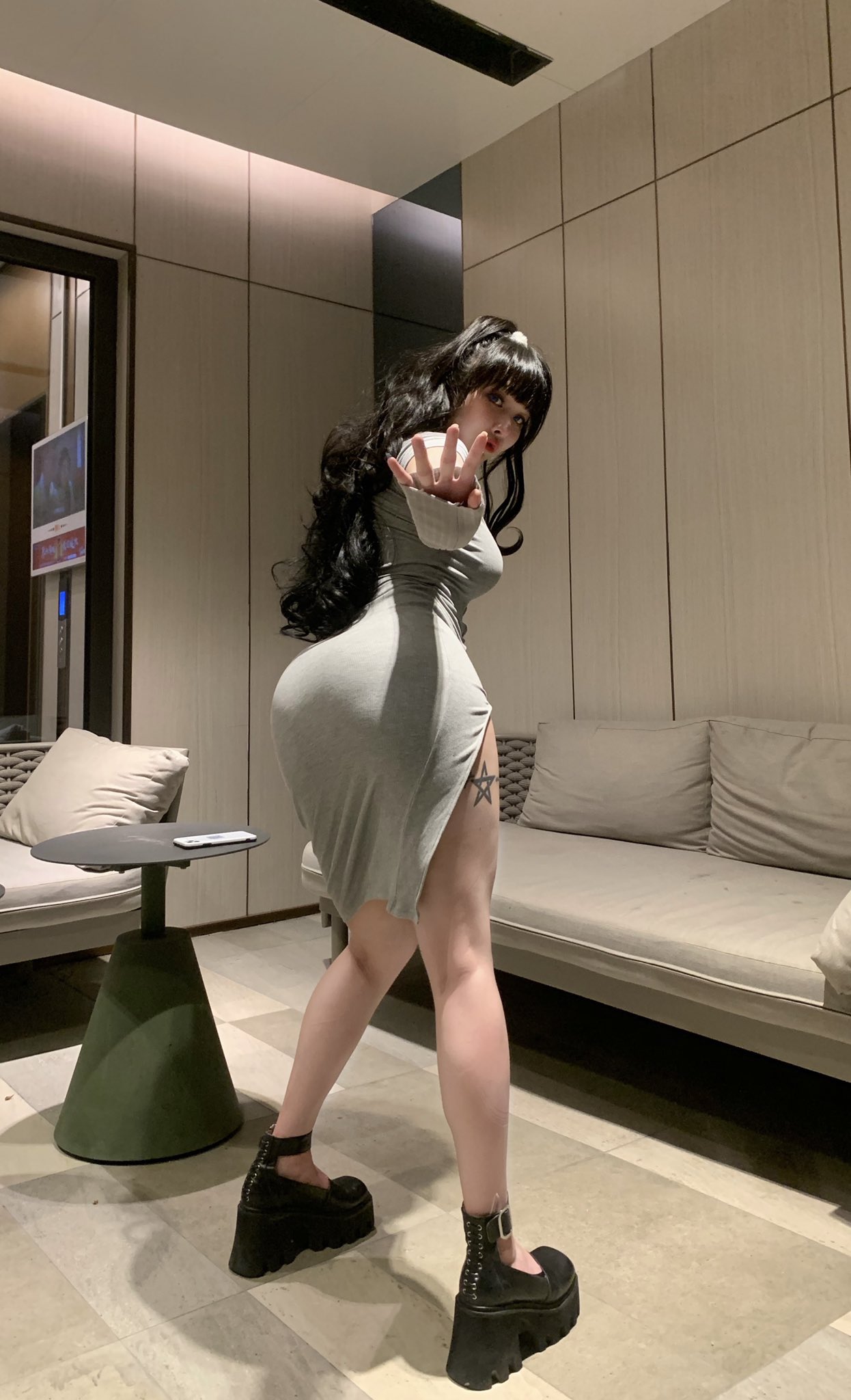 Songyuxin Hitomi, a Curvy and Hot Fitness Beauty from China