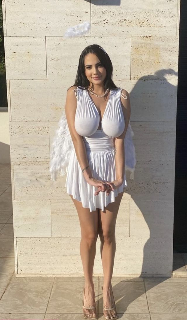 Sanna Torr, A Brazilian Model With Incredibly Massive Tits