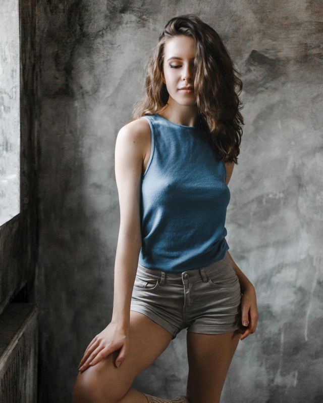 Viki Virgo, a Smashing Leg model from Ukraine 