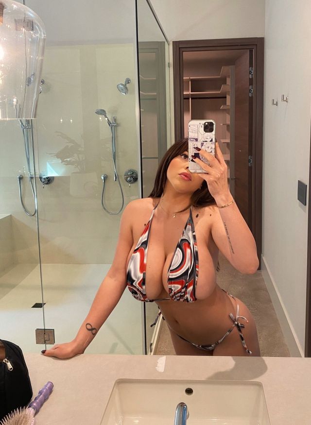 Big Tits Sexy Model Ayala Shows Perfect Body Attributes