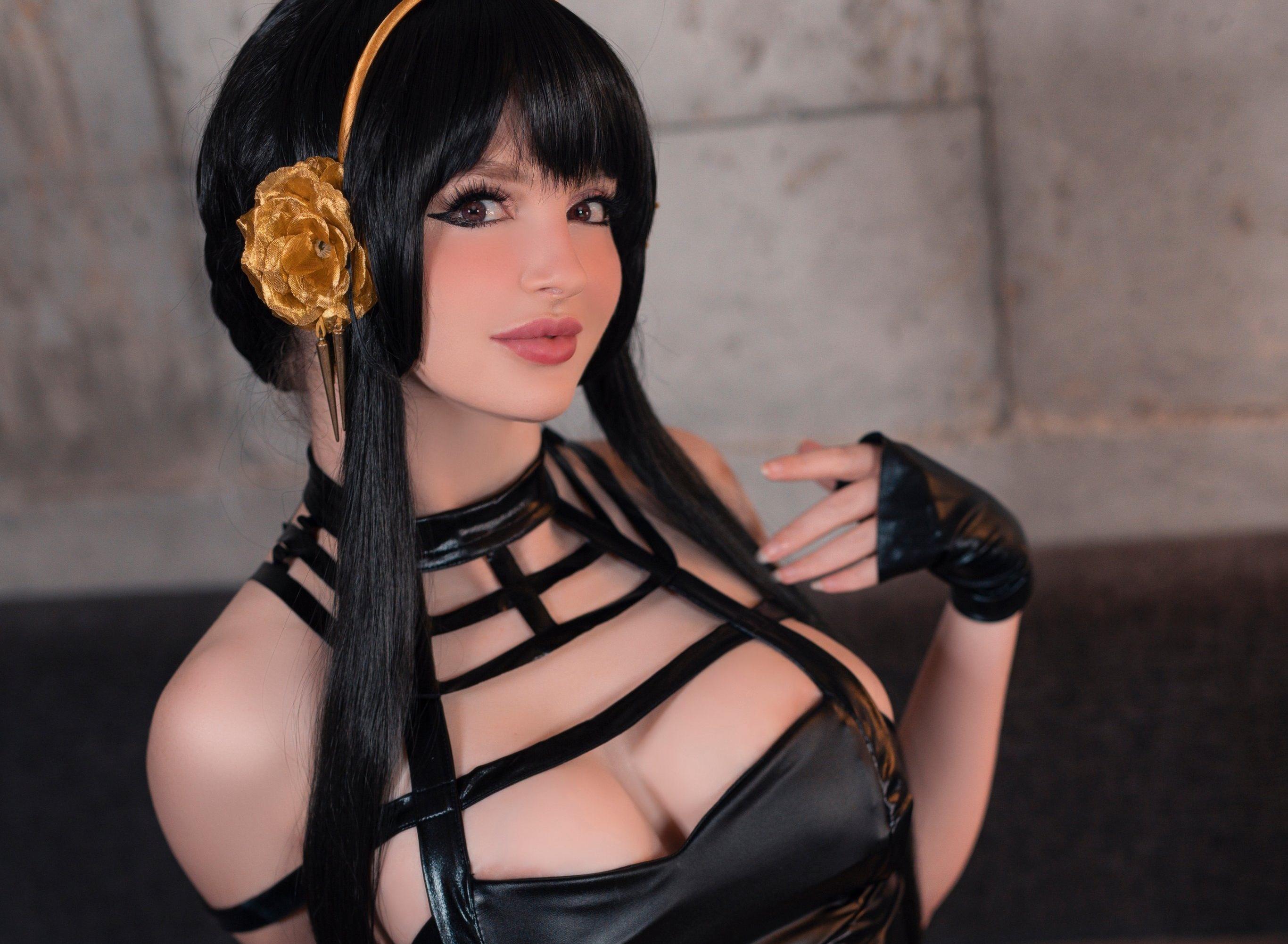 Mikomin, Japan Cosplayer Has A Super Hot Body