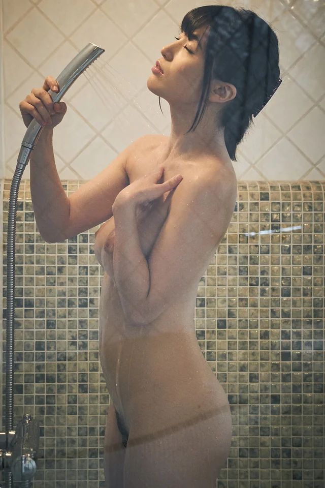 Shoko Takahashi, Japanese Gravure Idol Has A Special Inverted Nipple