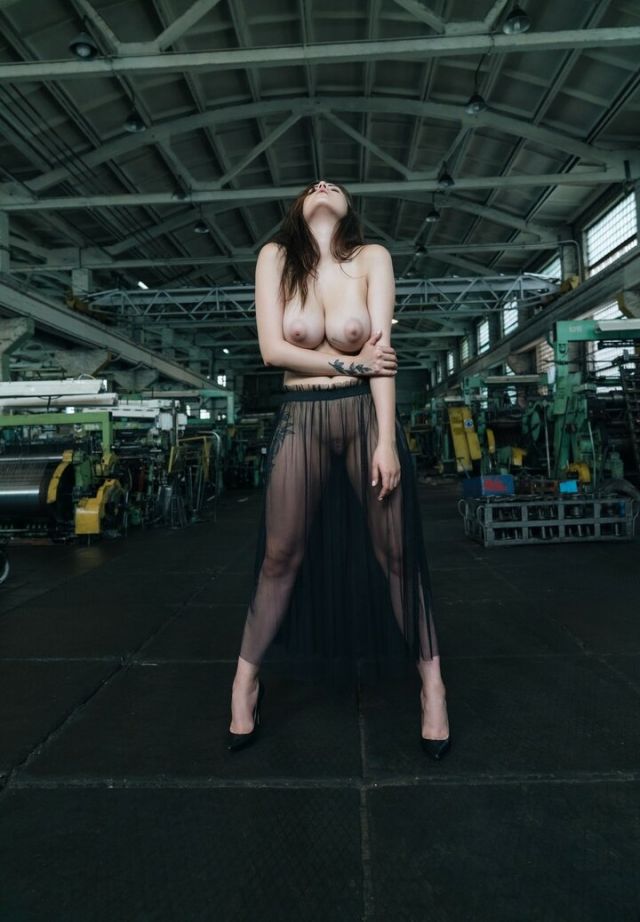 Russian Model Evgenia Talanina Displays Her Artistic Natural Hot Body