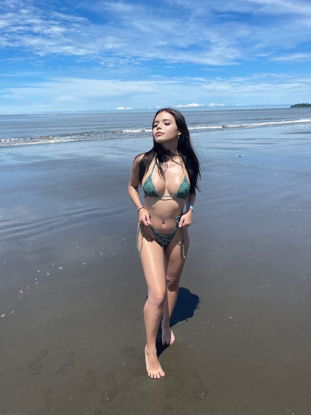 Lily Rosse, Colombia TikTok Star with Attractive Body Figure